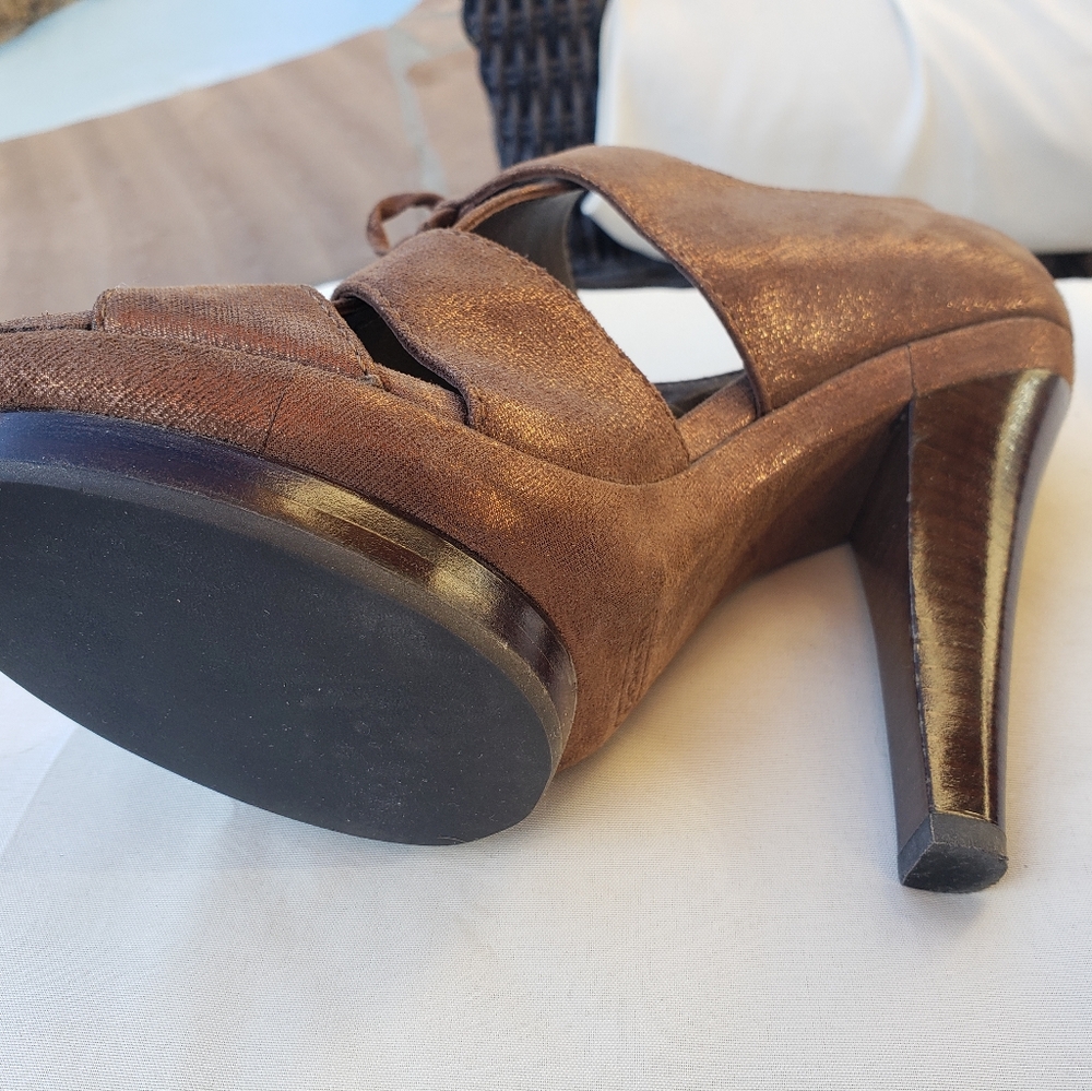 Heels - Picture 3 of 7
